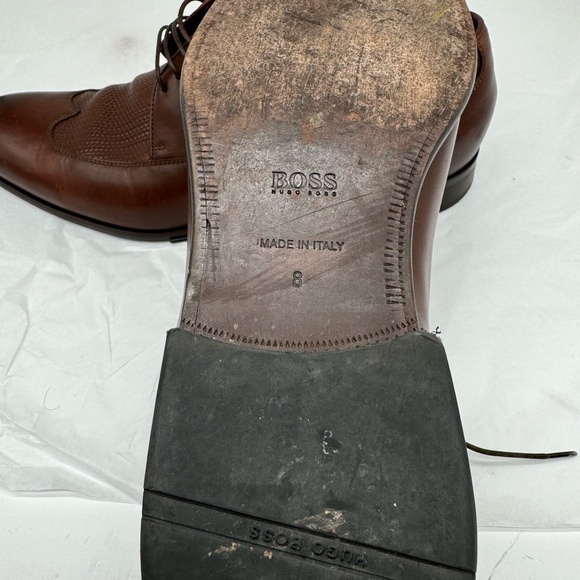 Boss Hugo Boss shoes made in Italy excellent condition 8. 12” X 3 3/4” - Picture 4 of 4